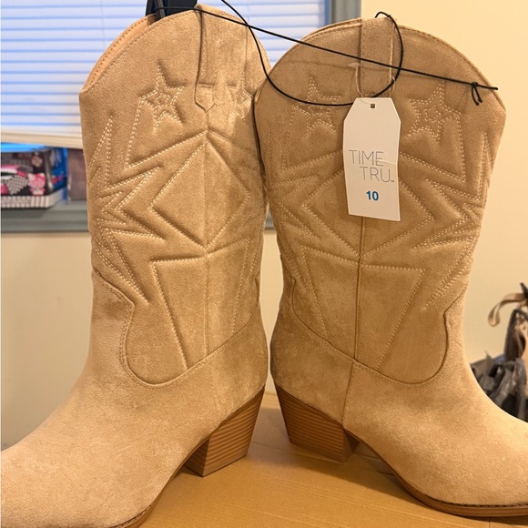 Tan Suede Western Boots - Picture 2 of 5